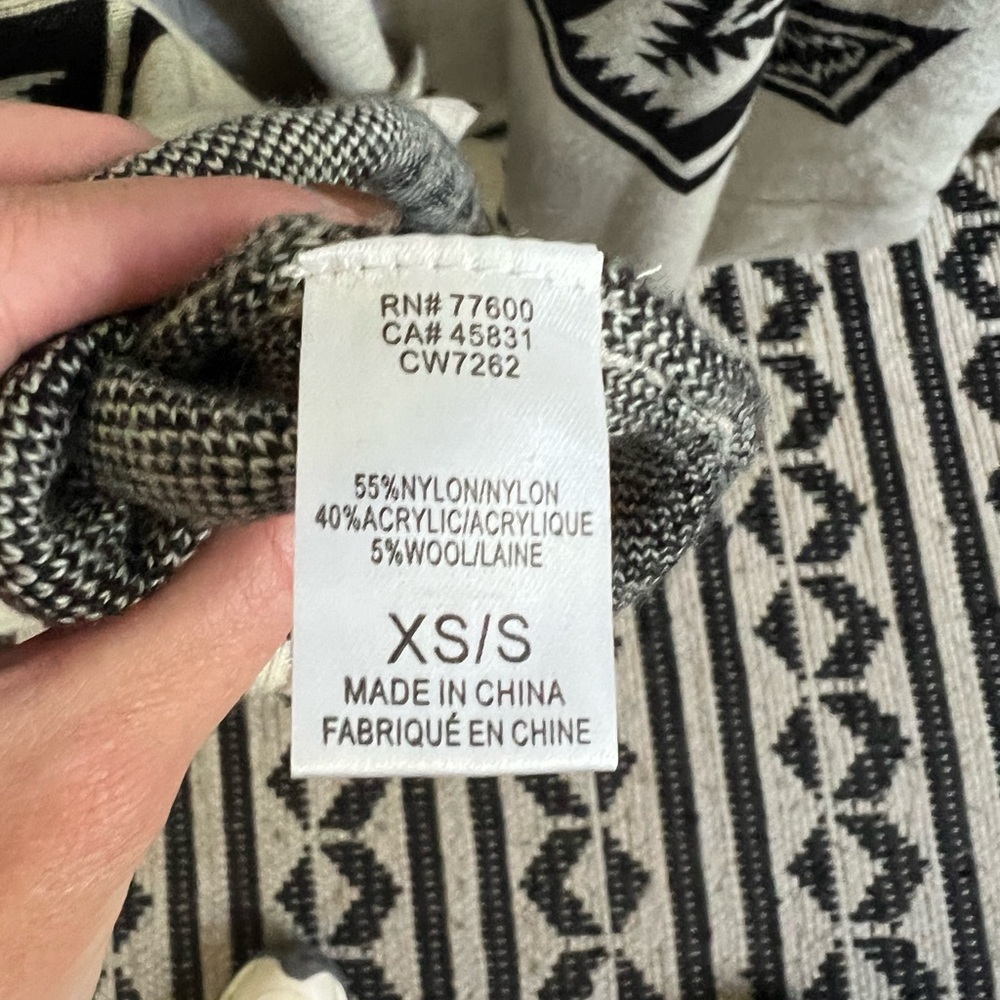 Chasor Cream & Gray Patterned Women's Sweater - Picture 8 of 11